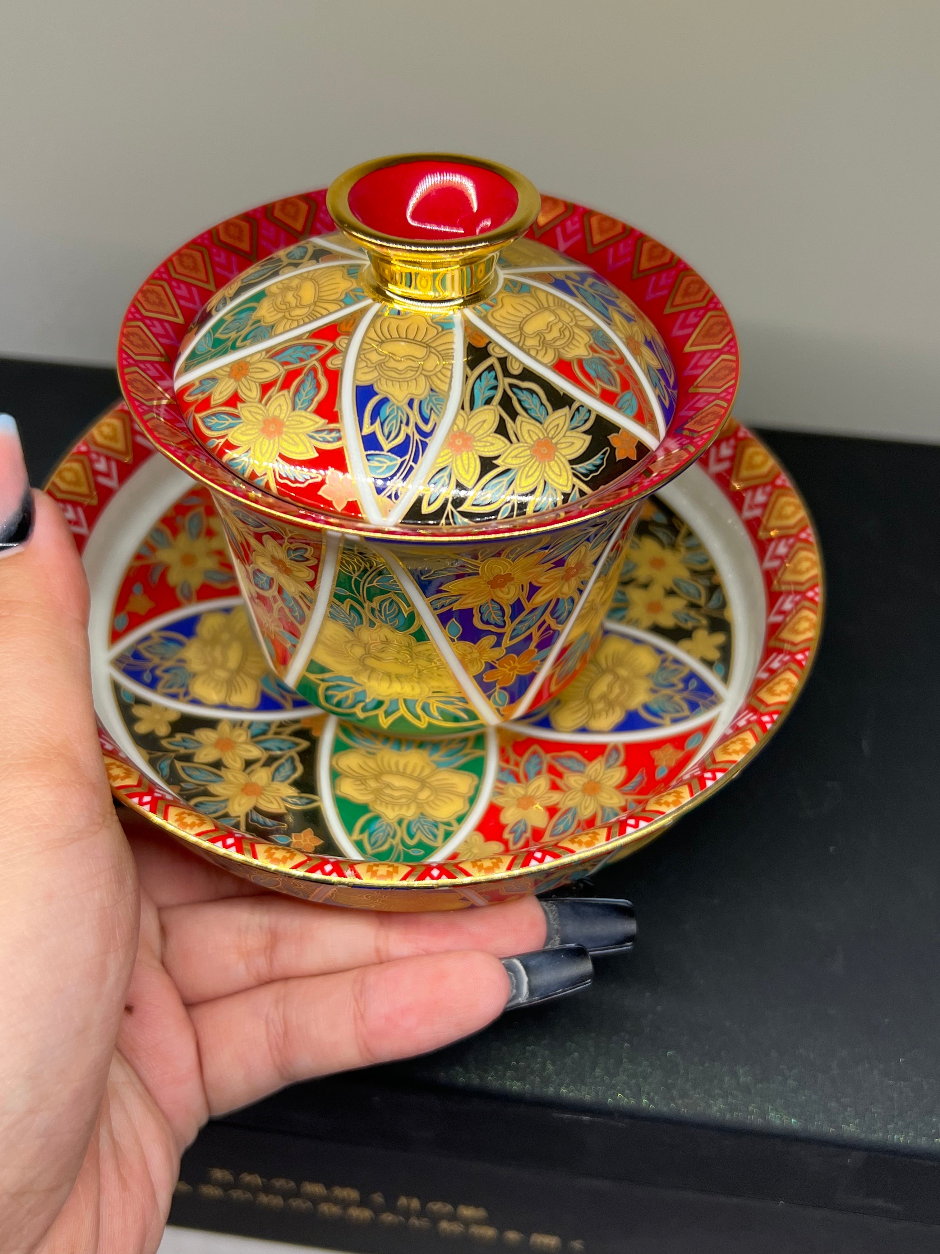 Aoyama Ono Japanese Gaiwan Set - Imari Style Floral Porcelain Tea Bowl with Lid & Saucer, Luxury Gift Box, Traditional Japanese Tea Ceremony Set